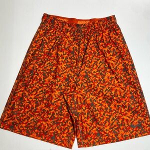 NIKE Dri-Fit Camo Orange Athletic Men’s Shorts Size M Sporty Vibrant Relaxed Fit
